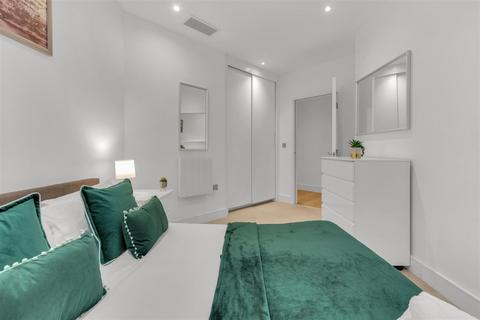 undefined, Staines Road, Hounslow TW3