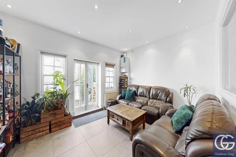 2 bedroom apartment to rent, Cannon Street Road, London, E1