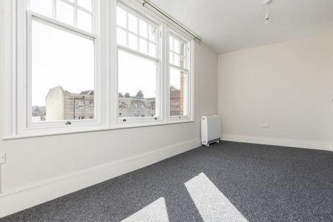 2 bedroom flat to rent, Streatham High Road, London, SW16