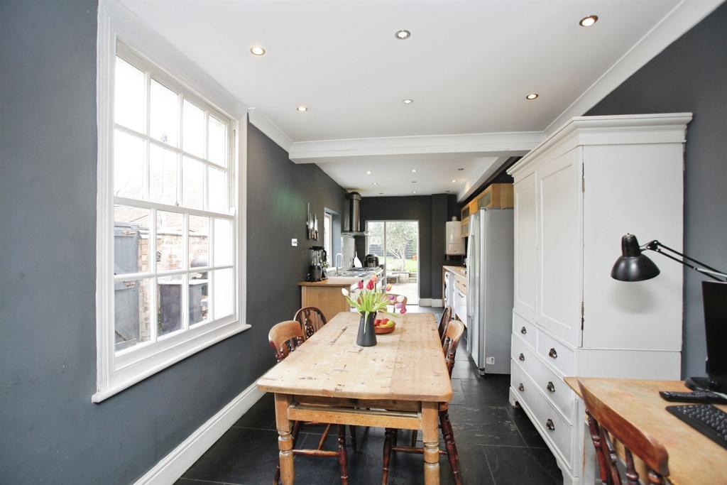 House in RUGBY - More
