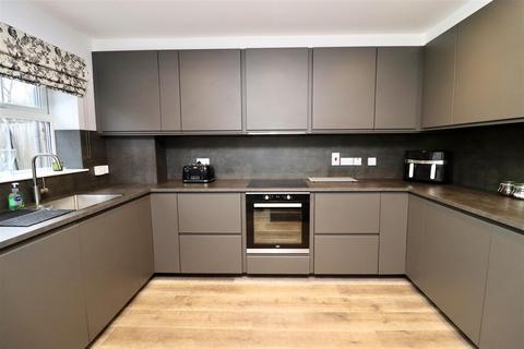 3 bedroom end of terrace house for sale, Kings Court, Market Weighton
