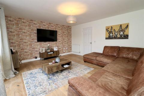 3 bedroom end of terrace house for sale, Kings Court, Market Weighton