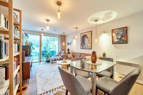 2 bedroom flat for sale, Mears Close, Whitechapel, London, E1