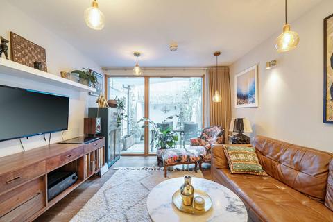 2 bedroom flat for sale, Mears Close, Whitechapel, London, E1