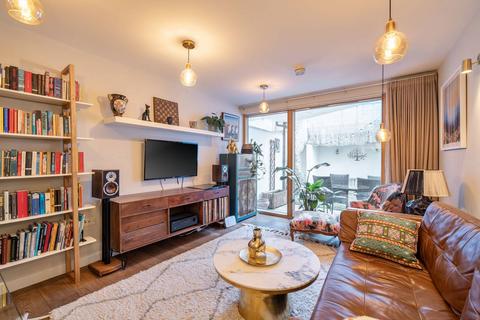 2 bedroom flat for sale, Mears Close, Whitechapel, London, E1