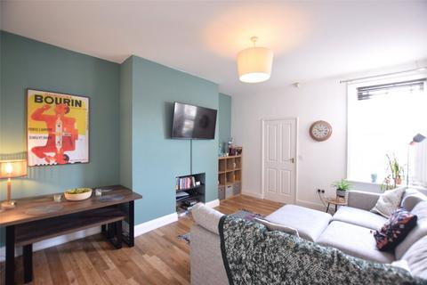 3 bedroom flat to rent, Faraday Grove, Gateshead, NE8