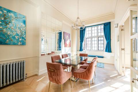 2 bedroom flat for sale, Green Street, London W1K