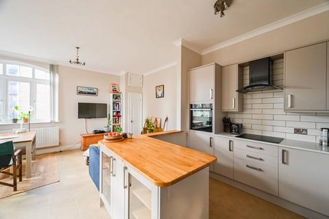 2 bedroom flat for sale, St Georges Square, Limehouse, London, E14