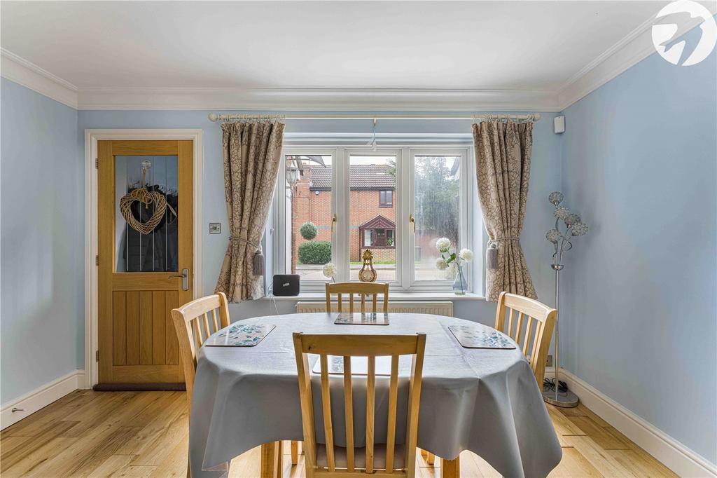 Lounge/Dining