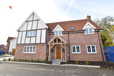 4 bedroom detached house for sale, Tamarisk Close, Kirby le Soken, CO13 0GG