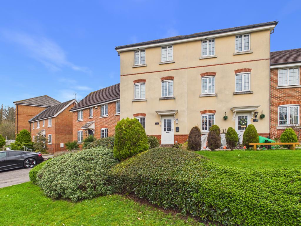 3 Bedroom Town House for Sale