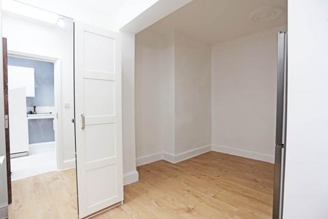 5 bedroom terraced house to rent, Hampton Road, Ilford, IG1
