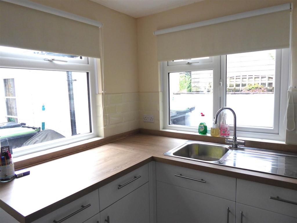 Kitchen 3.JPG