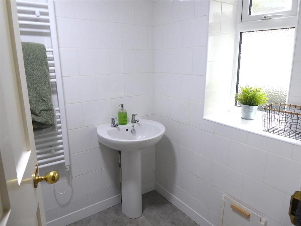 Shower room 2.JPG