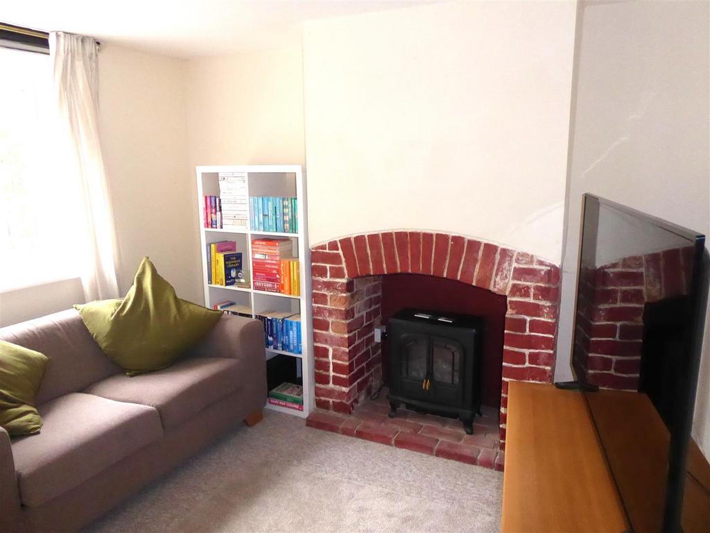Lounge 4.JPG