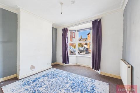 4 bedroom semi-detached house for sale, Oak Road, Scarborough