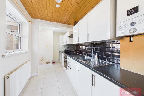4 bedroom semi-detached house for sale, Oak Road, Scarborough