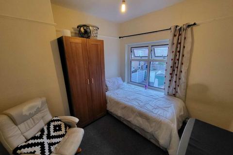 5 bedroom semi-detached house for sale, Kingsley Avenue, Salford