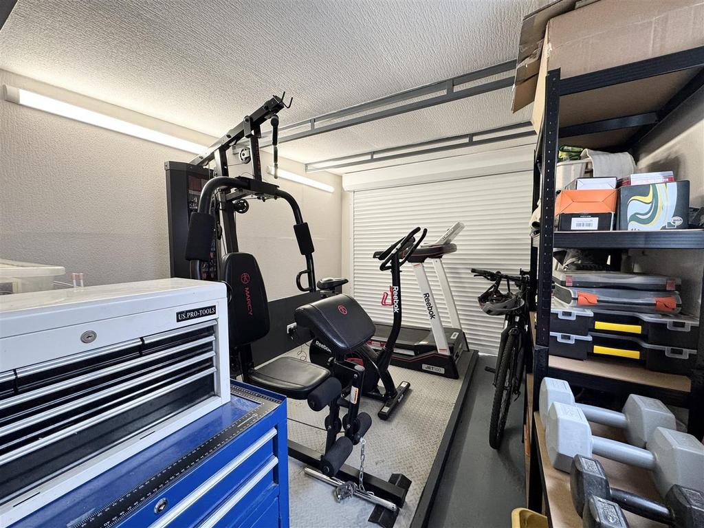 Garage / hobby space