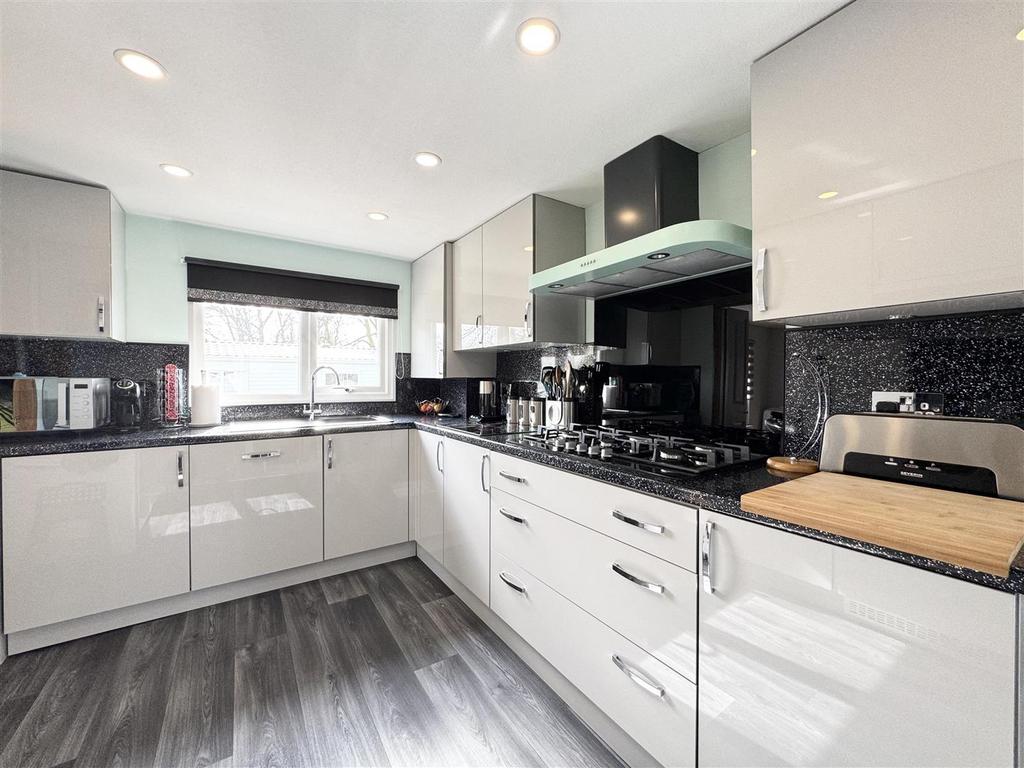 Dining kitchen