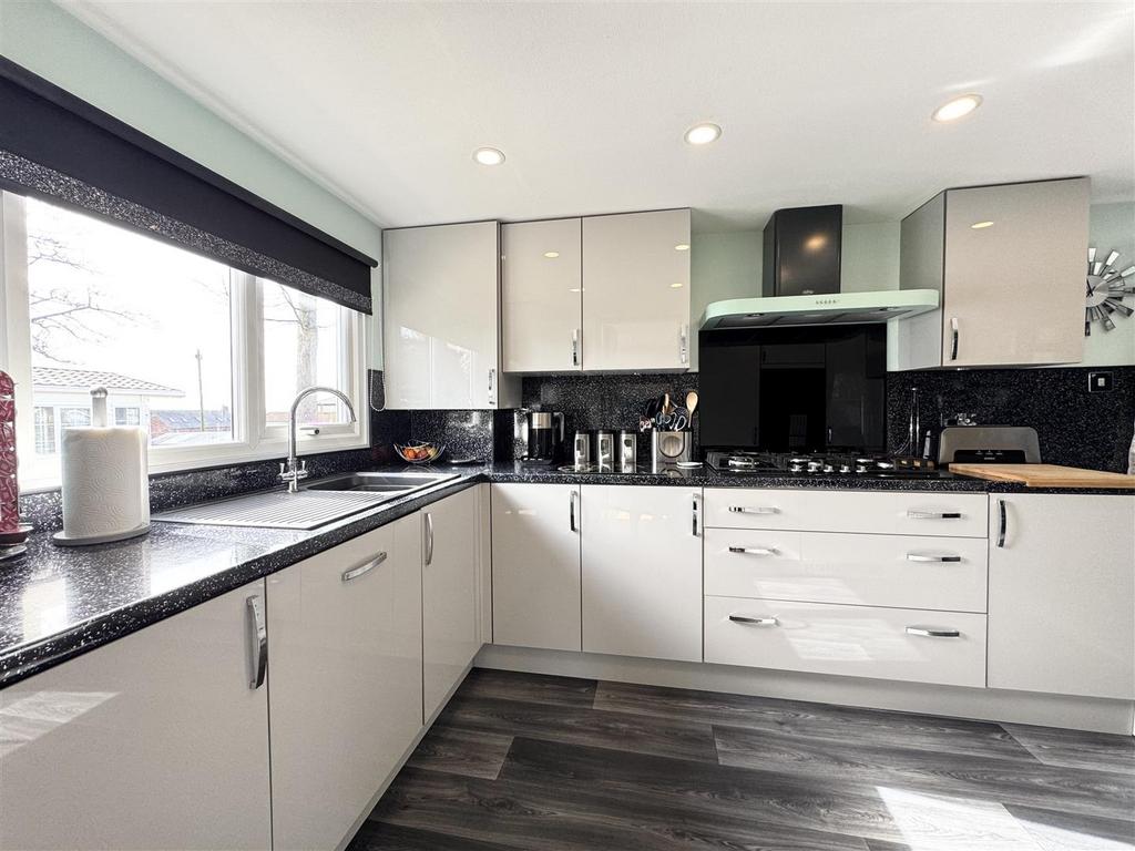 Dining kitchen