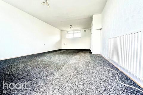 3 bedroom apartment for sale, Brettenham Road, London