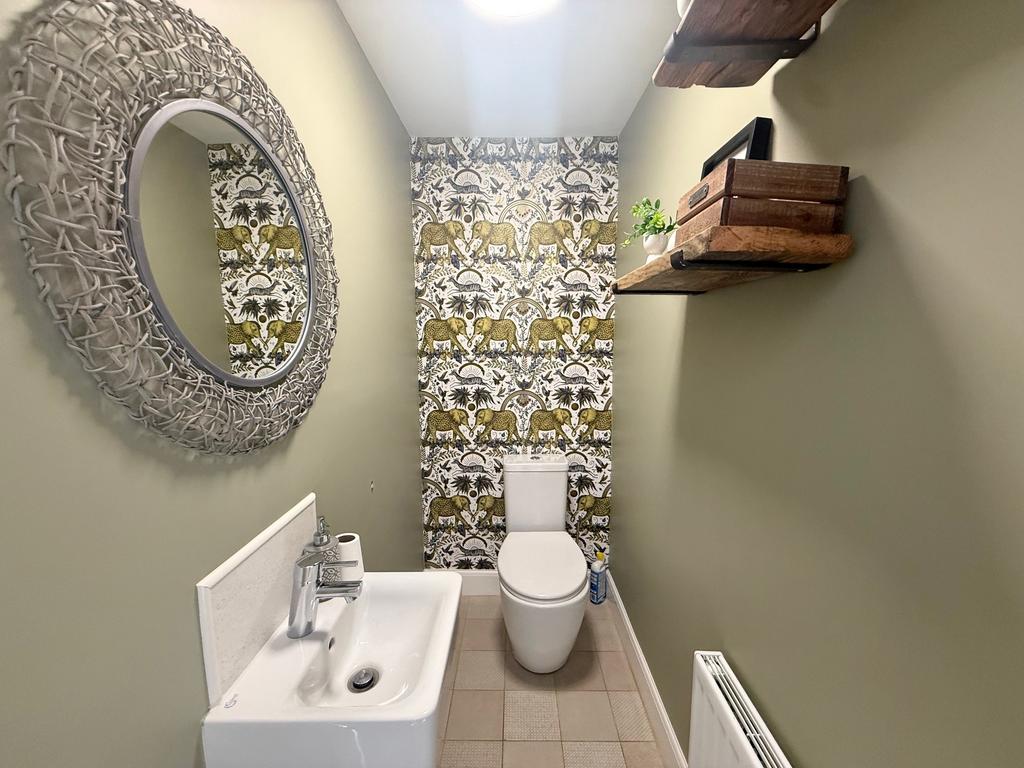 Cloakroom/wc