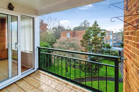 3 bedroom flat for sale, Vermont Close, Bassett, Southampton, Hampshire, SO16