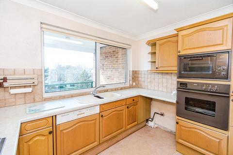 3 bedroom flat for sale, Vermont Close, Bassett, Southampton, Hampshire, SO16