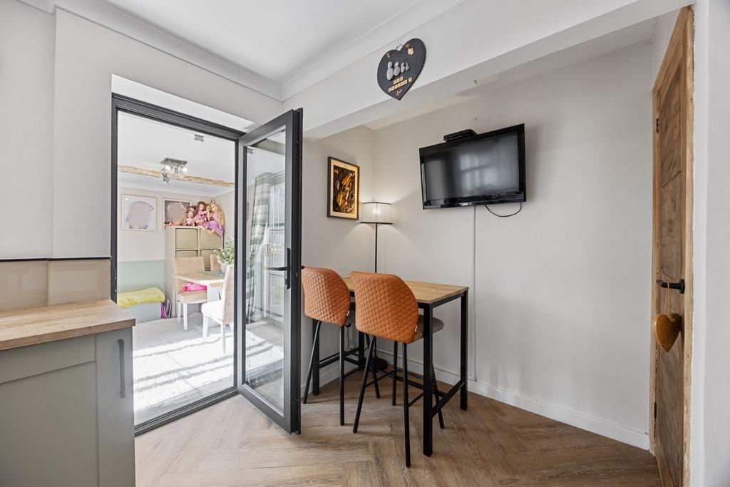 Breakfast Area to Dining Rm