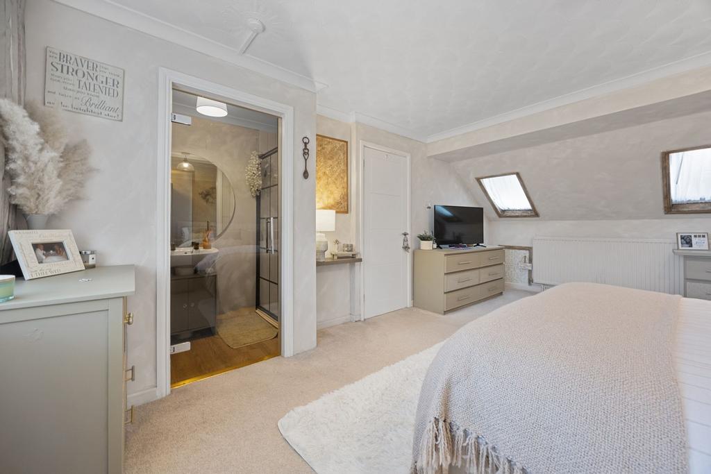 Master Bedroom to Ensuite