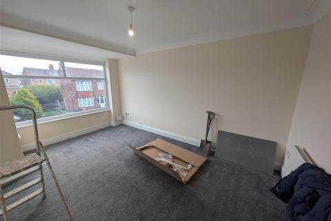 2 bedroom flat to rent, Balkwell Avenue, North Shields