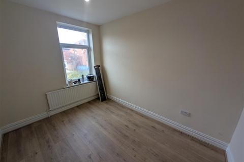 2 bedroom flat to rent, Balkwell Avenue, North Shields