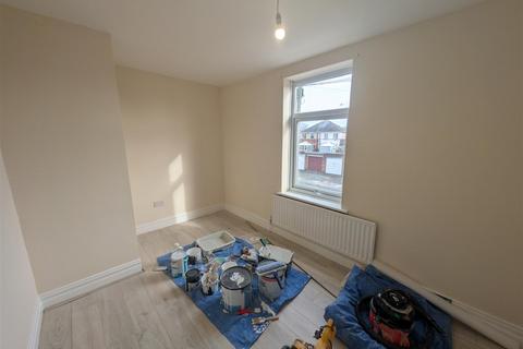 2 bedroom flat to rent, Balkwell Avenue, North Shields