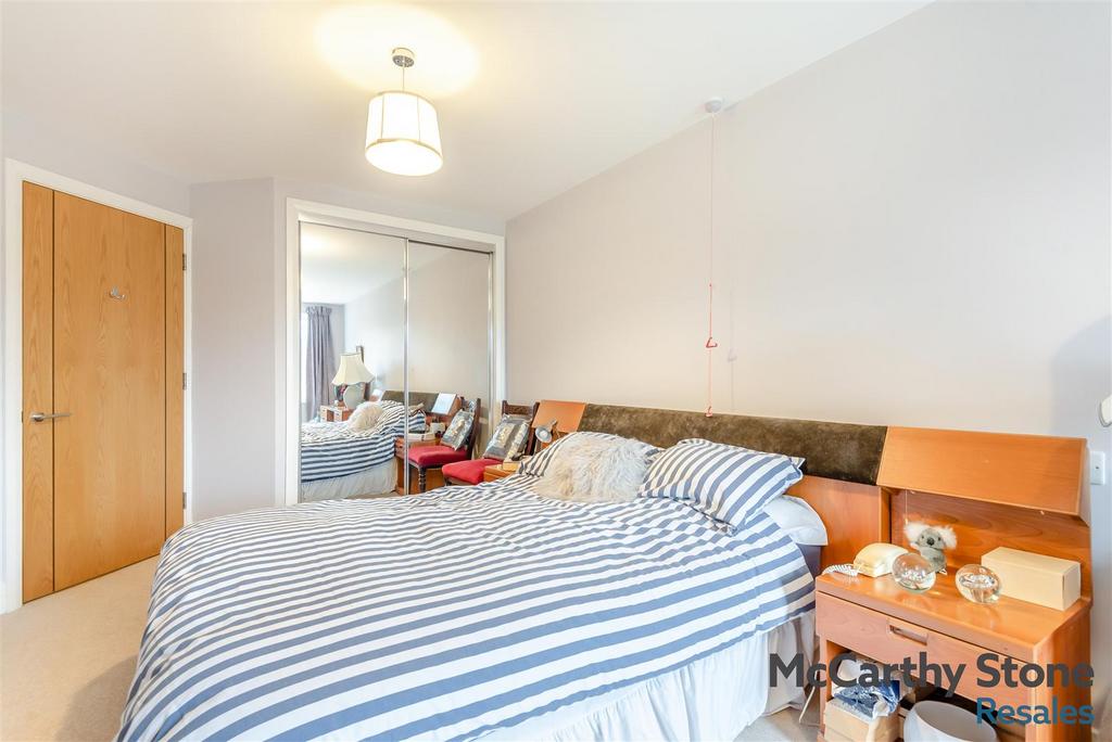 8681487-interior10.jpg