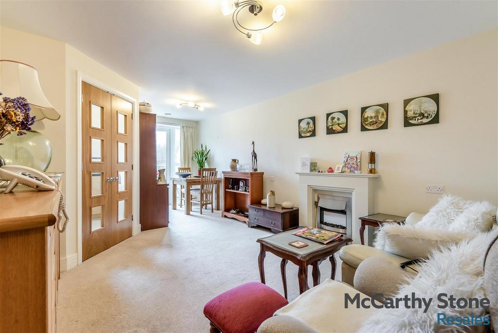 8681487-interior01.jpg