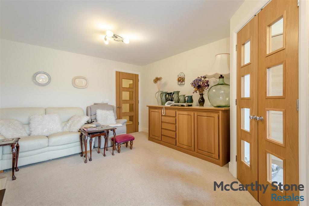 8681487-interior04.jpg