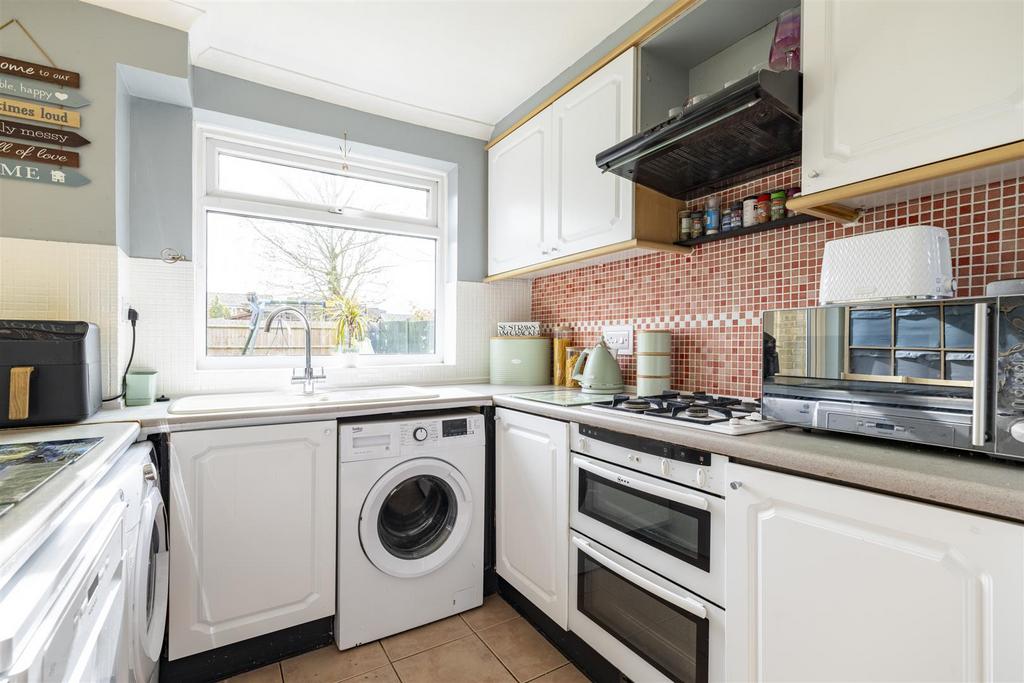 KITCHEN 2 .jpg