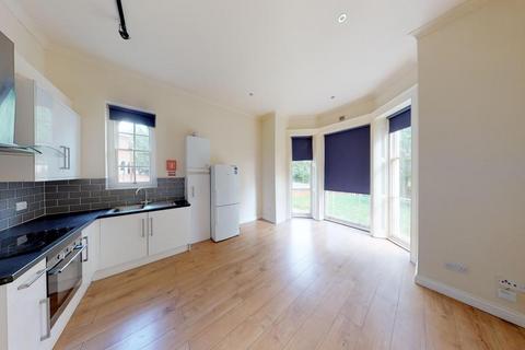 2 bedroom apartment to rent, Flat 3, Melrose House, Waverley Street, Nottingham, NG7 4BR