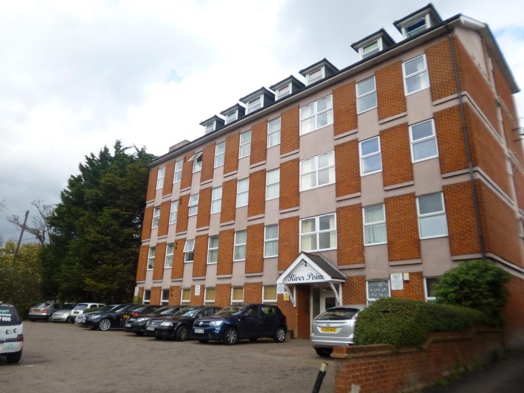 Flat to rent Riverpoint, Waltham Cross EN8