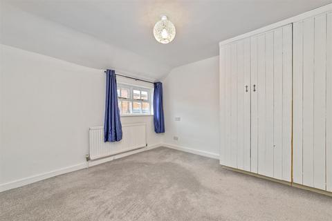2 bedroom terraced house to rent, High Street, Sandridge, St. Albans