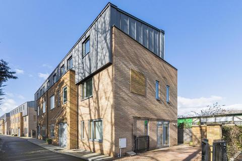 undefined, Brentford TW8