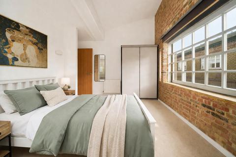 2 bedroom flat for sale, Kidman Close, Gidea Park RM2