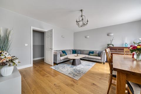 2 bedroom flat for sale, Farm Road, London