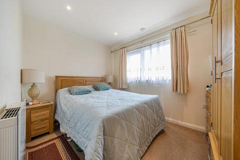 2 bedroom apartment for sale, Azalea Drive, Swanley, Kent