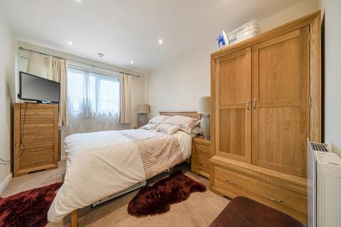 2 bedroom apartment for sale, Azalea Drive, Swanley, Kent