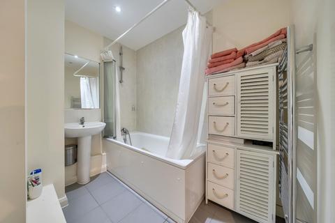 2 bedroom apartment for sale, Azalea Drive, Swanley, Kent