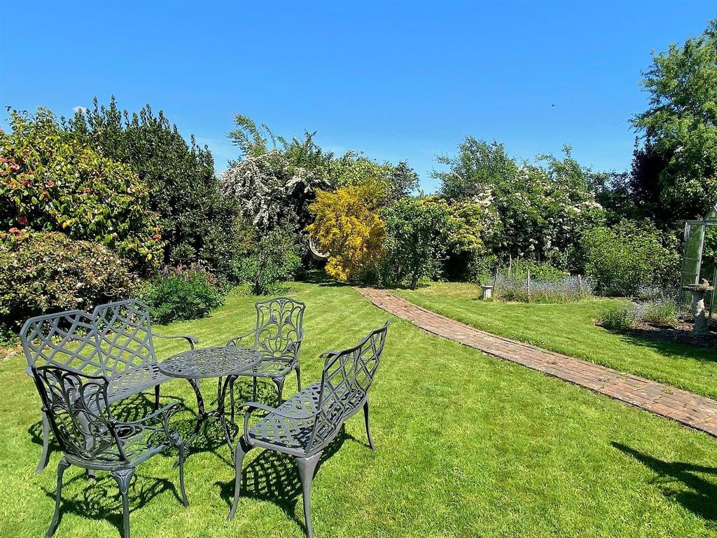 Fir Tree Cottage - Garden2.jpg