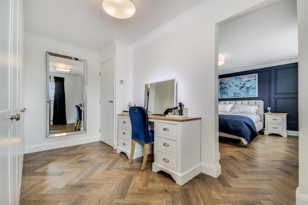 Bed 4  dressing room.jpg