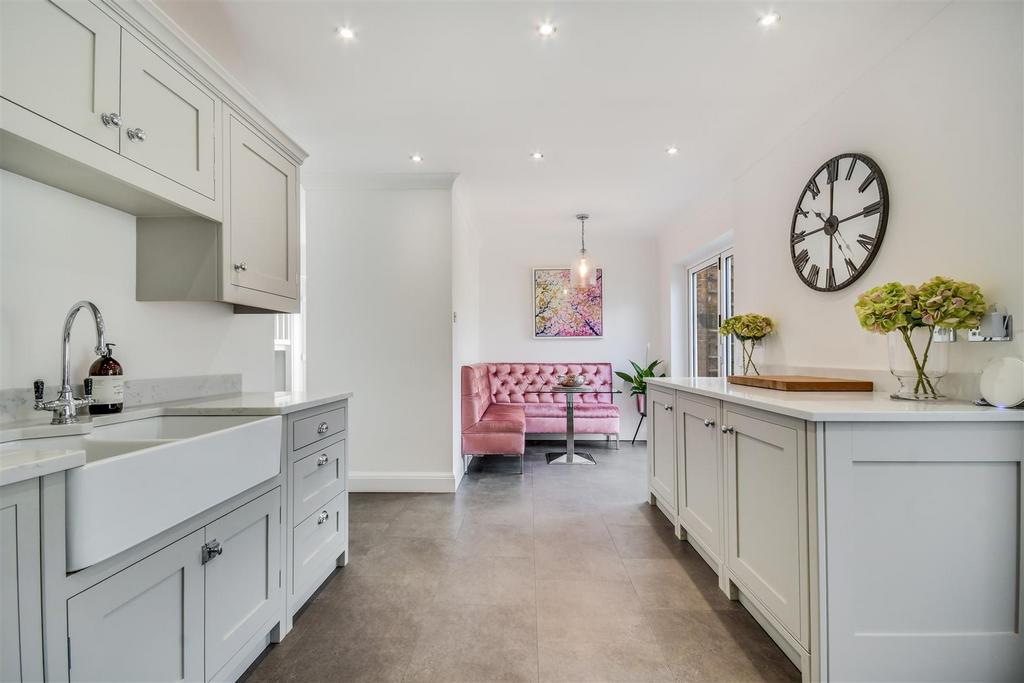 Kitchen +.jpg